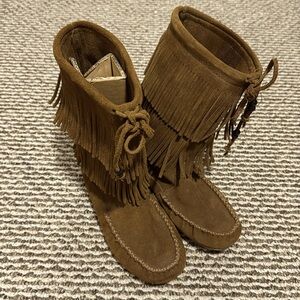 Minnetonka moccasin boots